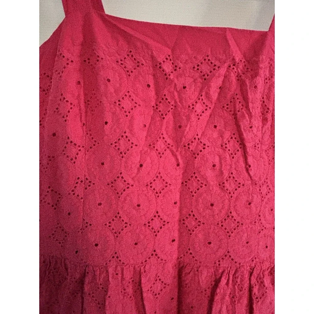 Apostrophe eyelet tank